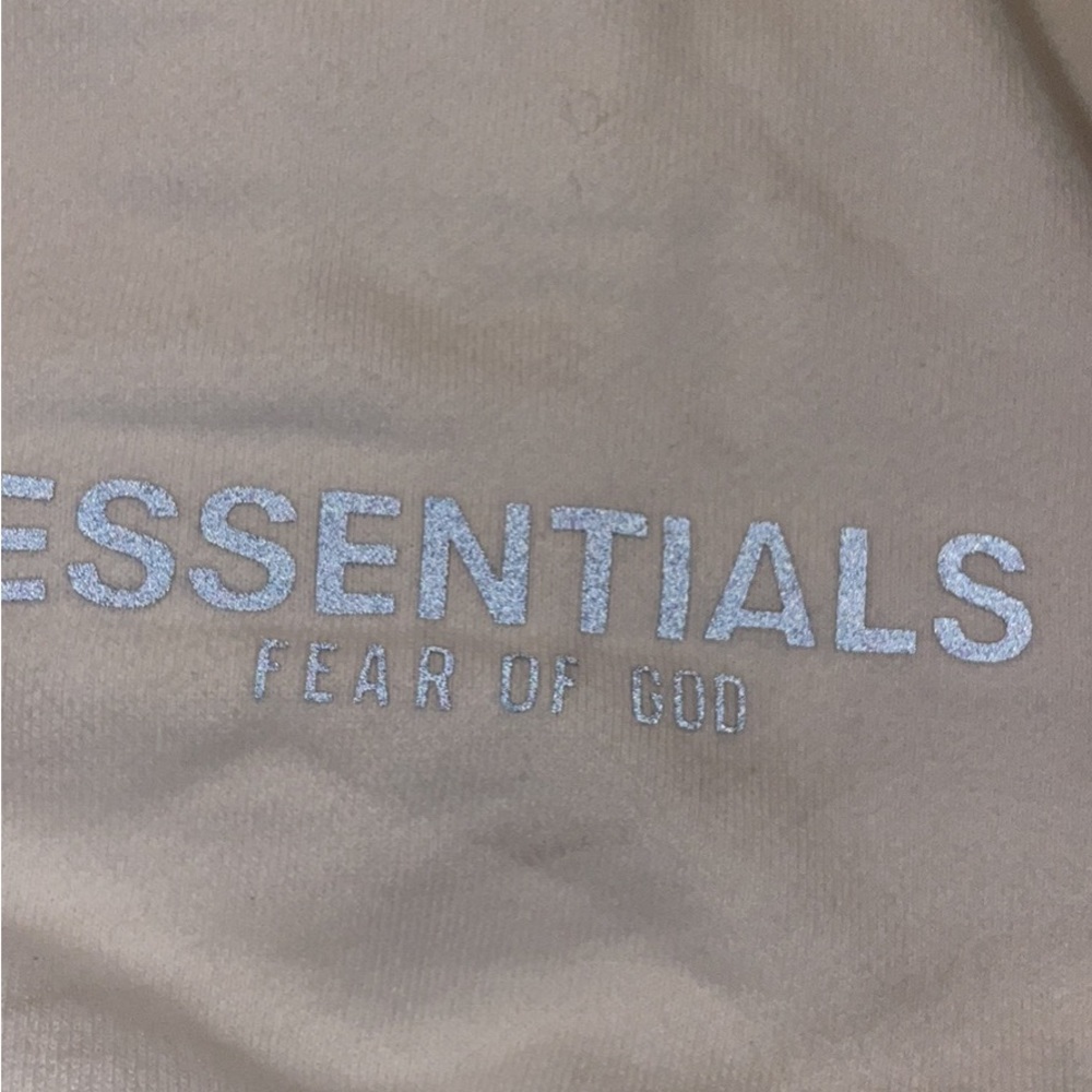 I’m selling a white essential sweater pull over Brand new never used